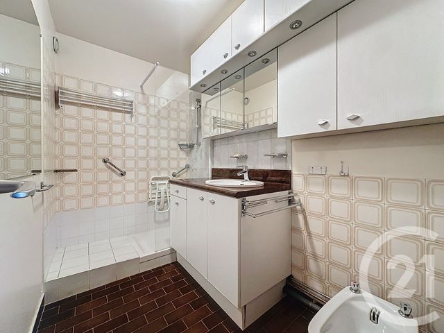 Afficher la photo en grand Appartement à vendre - 5 pièces - 96,66 m2 - Versailles - 78 - ILE-DE-FRANCE