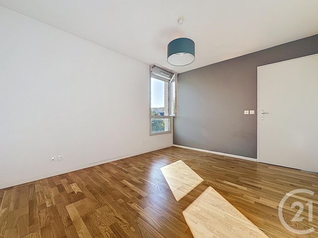 Afficher la photo en grand Appartement F3 à vendre - 3 pièces - 73,28 m2 - St Cyr L Ecole - 78 - ILE-DE-FRANCE