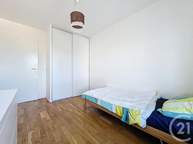 Afficher la photo en grand Appartement F3 à vendre - 3 pièces - 73,28 m2 - St Cyr L Ecole - 78 - ILE-DE-FRANCE