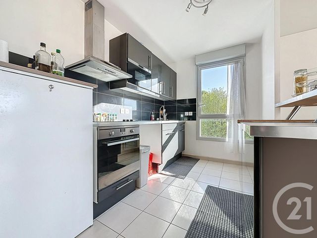 Afficher la photo en grand Appartement F3 à vendre - 3 pièces - 73,28 m2 - St Cyr L Ecole - 78 - ILE-DE-FRANCE