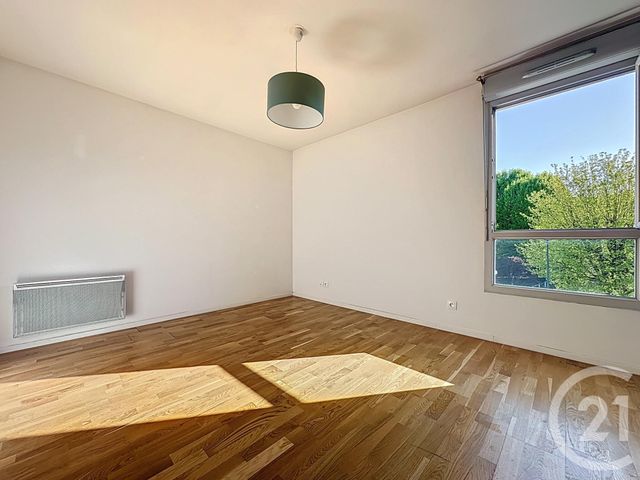 Afficher la photo en grand Appartement F3 à vendre - 3 pièces - 73,28 m2 - St Cyr L Ecole - 78 - ILE-DE-FRANCE