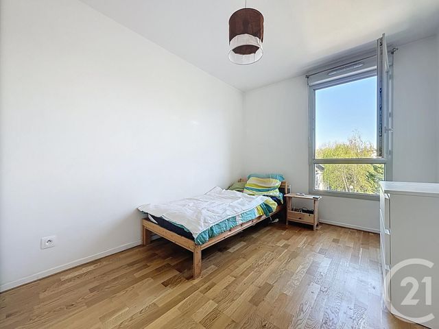 Afficher la photo en grand Appartement F3 à vendre - 3 pièces - 73,28 m2 - St Cyr L Ecole - 78 - ILE-DE-FRANCE