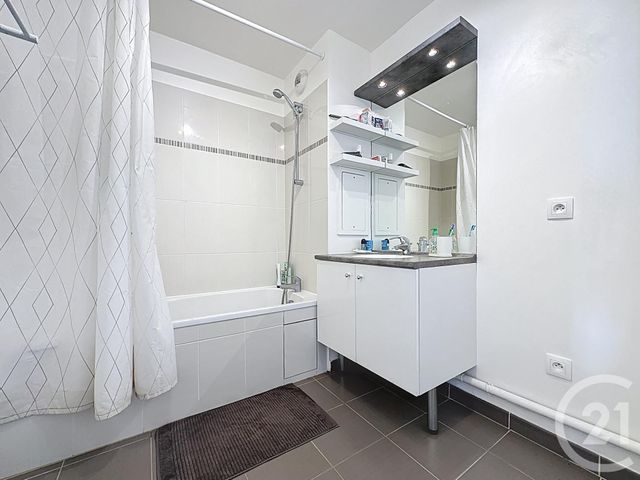 Afficher la photo en grand Appartement F3 à vendre - 3 pièces - 73,28 m2 - St Cyr L Ecole - 78 - ILE-DE-FRANCE