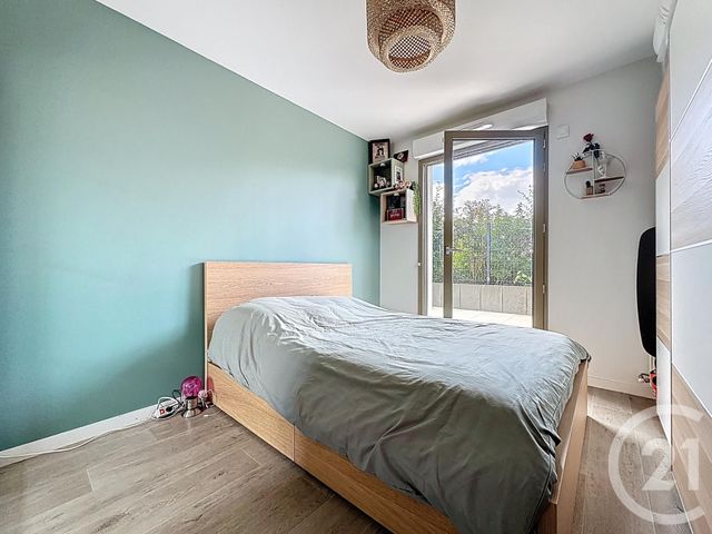 Afficher la photo en grand Appartement F3 à vendre - 3 pièces - 66,56 m2 - St Cyr L Ecole - 78 - ILE-DE-FRANCE