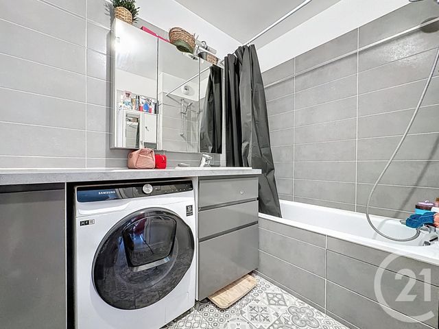 Afficher la photo en grand Appartement F3 à vendre - 3 pièces - 66,56 m2 - St Cyr L Ecole - 78 - ILE-DE-FRANCE