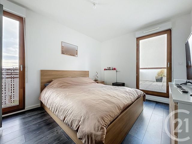 Afficher la photo en grand Appartement F3 à vendre - 3 pièces - 70,66 m2 - St Cyr L Ecole - 78 - ILE-DE-FRANCE