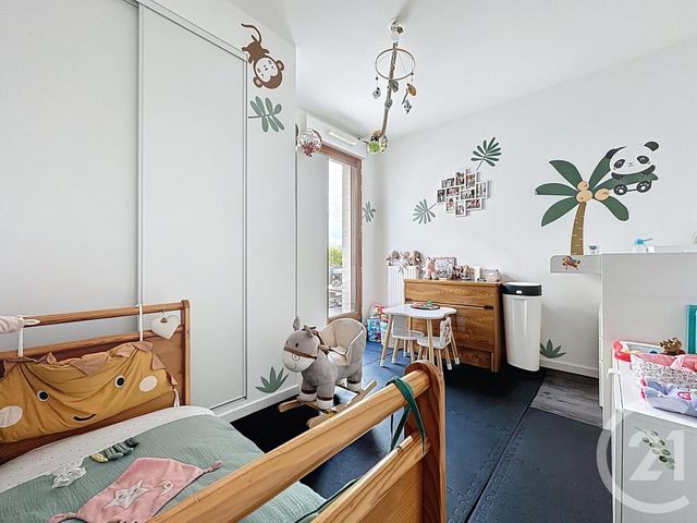 Afficher la photo en grand Appartement F3 à vendre - 3 pièces - 70,66 m2 - St Cyr L Ecole - 78 - ILE-DE-FRANCE