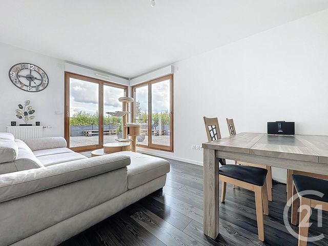 Afficher la photo en grand Appartement F3 à vendre - 3 pièces - 70,66 m2 - St Cyr L Ecole - 78 - ILE-DE-FRANCE
