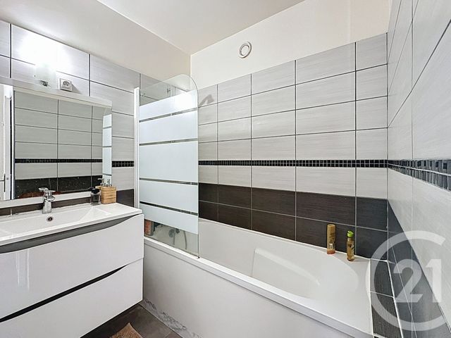 Afficher la photo en grand Appartement F3 à vendre - 3 pièces - 61,20 m2 - Versailles - 78 - ILE-DE-FRANCE