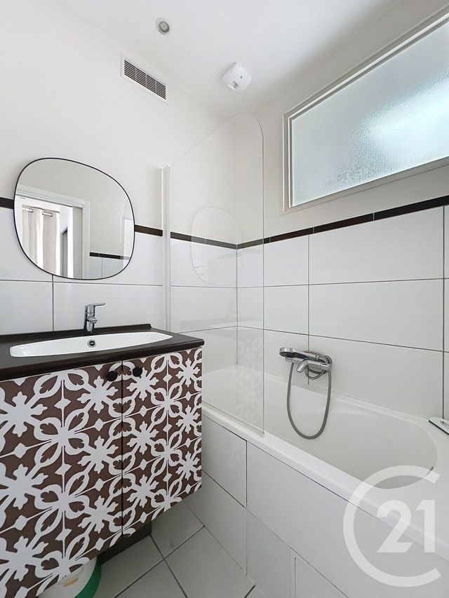 Afficher la photo en grand Appartement F3 à vendre - 3 pièces - 52,41 m2 - Versailles - 78 - ILE-DE-FRANCE