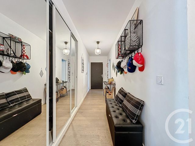 Afficher la photo en grand Appartement F4 à vendre - 4 pièces - 97 m2 - Rocquencourt - 78 - ILE-DE-FRANCE