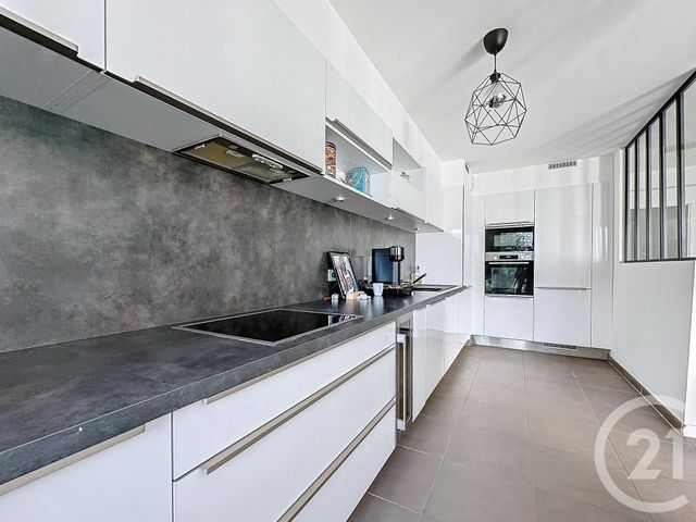 Afficher la photo en grand Appartement F4 à vendre - 4 pièces - 97 m2 - Rocquencourt - 78 - ILE-DE-FRANCE