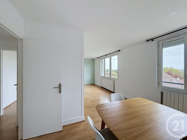 Appartement &agrave; louer - 4 pi&egrave;ces - 83,18 m2 - Le Chesnay - 78 - ILE-DE-FRANCE