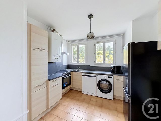 Appartement &agrave; louer - 4 pi&egrave;ces - 83,18 m2 - Le Chesnay - 78 - ILE-DE-FRANCE