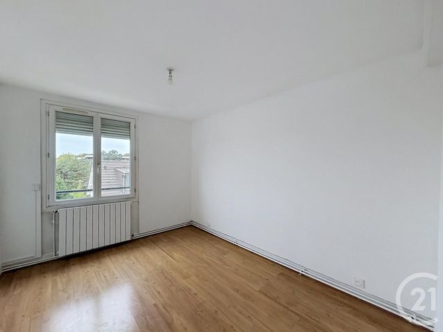 Appartement &agrave; louer - 4 pi&egrave;ces - 83,18 m2 - Le Chesnay - 78 - ILE-DE-FRANCE