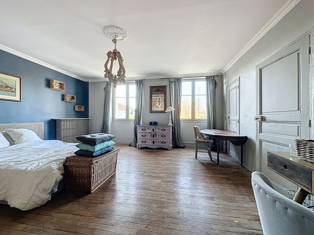 Afficher la photo en grand Maison à vendre - 9 pièces - 275 m2 - 78 - ILE-DE-FRANCE