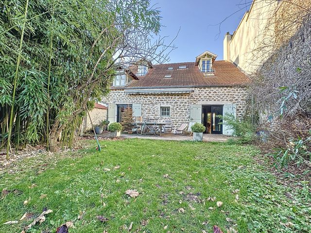 Afficher la photo en grand Maison à vendre - 9 pièces - 275 m2 - 78 - ILE-DE-FRANCE