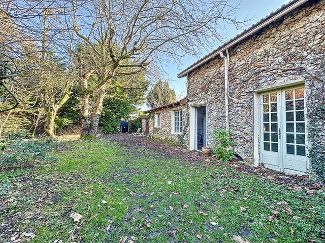 Afficher la photo en grand Maison à vendre - 9 pièces - 275 m2 - 78 - ILE-DE-FRANCE