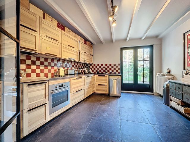 Afficher la photo en grand Maison à vendre - 9 pièces - 275 m2 - 78 - ILE-DE-FRANCE