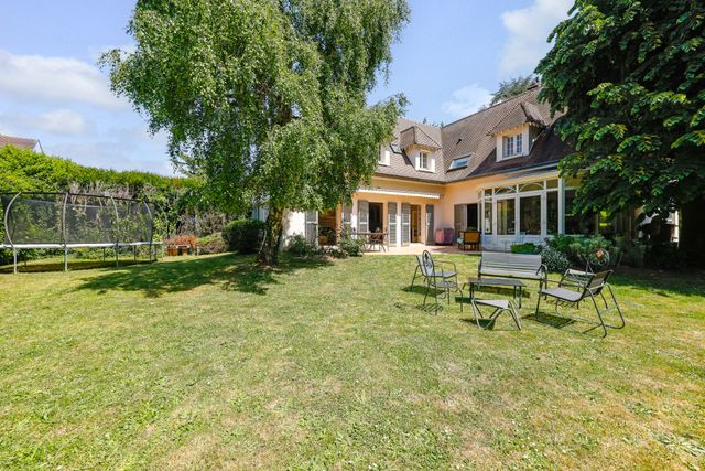 Afficher la photo en grand Maison à vendre - 8 pièces - 250 m2 - Versailles - 78 - ILE-DE-FRANCE