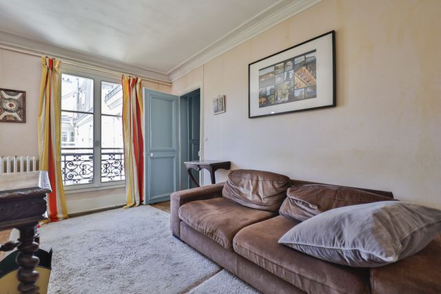 Afficher la photo en grand Appartement à vendre - 6 pièces - 133,24 m2 - Versailles - 78 - ILE-DE-FRANCE