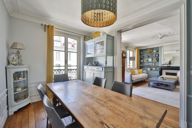 Afficher la photo en grand Appartement à vendre - 6 pièces - 133,24 m2 - Versailles - 78 - ILE-DE-FRANCE