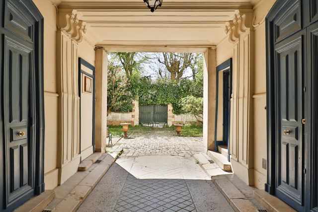 Afficher la photo en grand Appartement à vendre - 6 pièces - 133,24 m2 - Versailles - 78 - ILE-DE-FRANCE