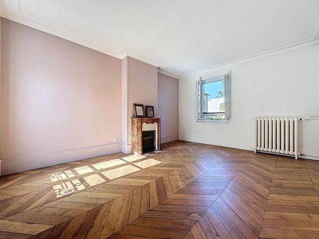 Afficher la photo en grand Maison à vendre - 7 pièces - 160,43 m2 - Versailles - 78 - ILE-DE-FRANCE