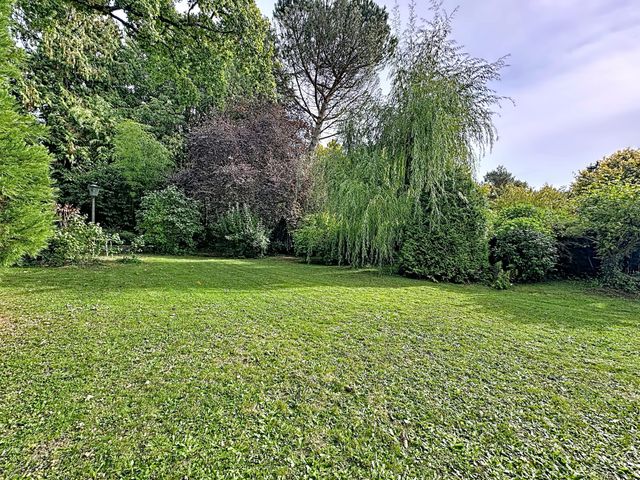 Afficher la photo en grand Maison à vendre - 12 pièces - 307 m2 - Versailles - 78 - ILE-DE-FRANCE