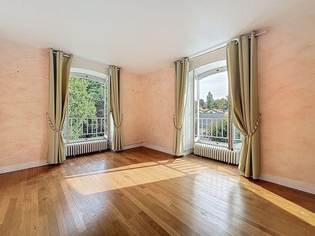 Afficher la photo en grand Maison à vendre - 12 pièces - 307 m2 - Versailles - 78 - ILE-DE-FRANCE