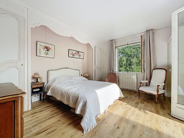 Afficher la photo en grand Maison à vendre - 12 pièces - 307 m2 - Versailles - 78 - ILE-DE-FRANCE