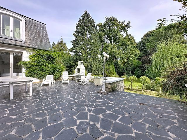 Afficher la photo en grand Maison à vendre - 12 pièces - 307 m2 - Versailles - 78 - ILE-DE-FRANCE