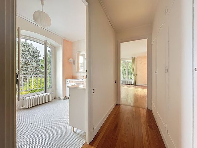 Afficher la photo en grand Maison à vendre - 12 pièces - 307 m2 - Versailles - 78 - ILE-DE-FRANCE