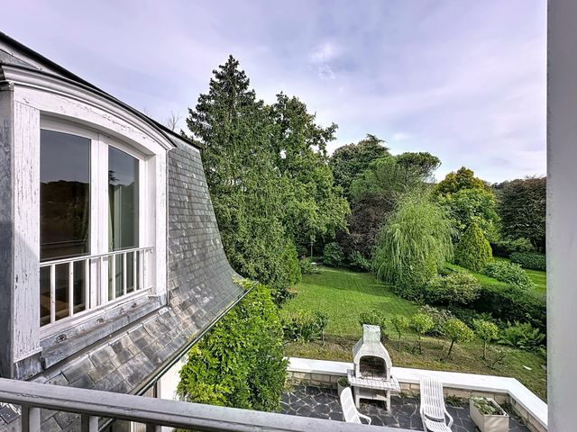 Afficher la photo en grand Maison à vendre - 12 pièces - 307 m2 - Versailles - 78 - ILE-DE-FRANCE