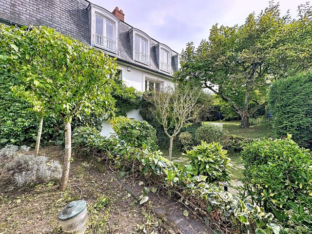 Afficher la photo en grand Maison à vendre - 12 pièces - 307 m2 - Versailles - 78 - ILE-DE-FRANCE