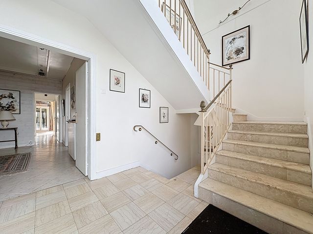 Afficher la photo en grand Maison à vendre - 12 pièces - 307 m2 - Versailles - 78 - ILE-DE-FRANCE