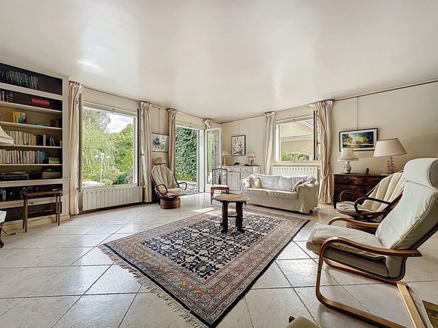 Afficher la photo en grand Maison à vendre - 12 pièces - 307 m2 - Versailles - 78 - ILE-DE-FRANCE