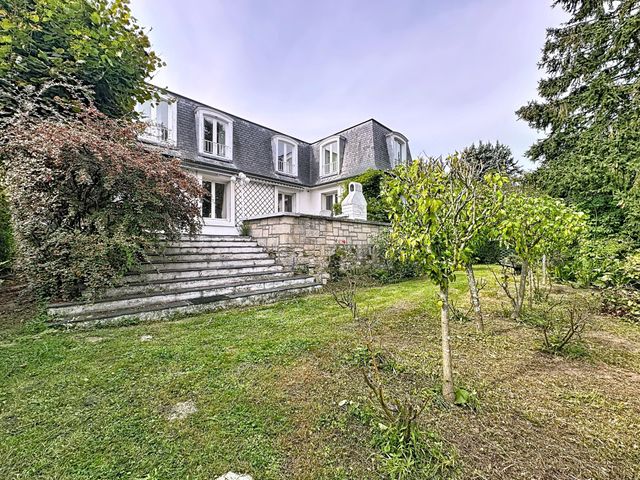 Afficher la photo en grand Maison à vendre - 12 pièces - 307 m2 - Versailles - 78 - ILE-DE-FRANCE