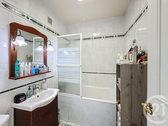 Afficher la photo en grand Appartement F3 à vendre - 3 pièces - 67 m2 - Versailles - 78 - ILE-DE-FRANCE