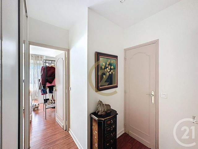 Afficher la photo en grand Appartement à vendre - 2 pièces - 62,25 m2 - Le Chesnay - 78 - ILE-DE-FRANCE