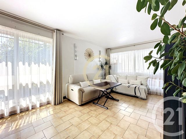 Appartement F4 &agrave; vendre - 4 pi&egrave;ces - 81,11 m2 - Le Chesnay - 78 - ILE-DE-FRANCE