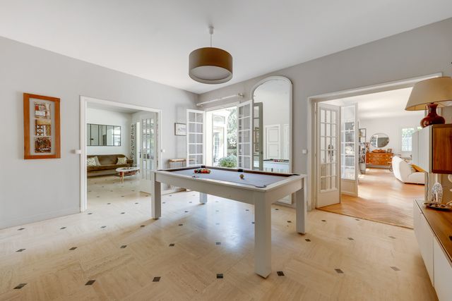 Afficher la photo en grand Maison à vendre - 8 pièces - 250 m2 - Versailles - 78 - ILE-DE-FRANCE