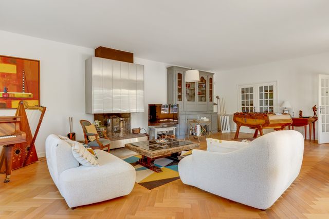 Afficher la photo en grand Maison à vendre - 8 pièces - 250 m2 - Versailles - 78 - ILE-DE-FRANCE