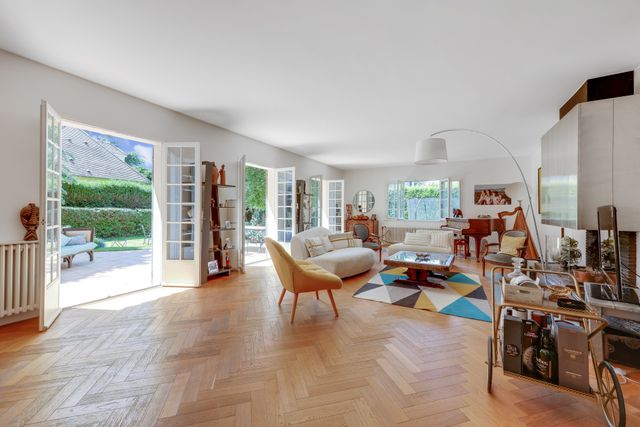 Afficher la photo en grand Maison à vendre - 8 pièces - 250 m2 - Versailles - 78 - ILE-DE-FRANCE