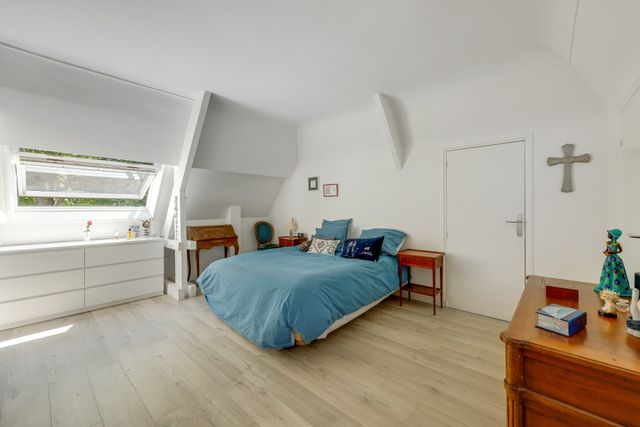 Afficher la photo en grand Maison à vendre - 8 pièces - 250 m2 - Versailles - 78 - ILE-DE-FRANCE