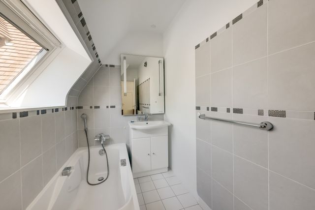 Afficher la photo en grand Maison à vendre - 8 pièces - 250 m2 - Versailles - 78 - ILE-DE-FRANCE