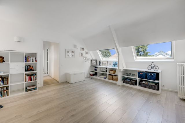 Afficher la photo en grand Maison à vendre - 8 pièces - 250 m2 - Versailles - 78 - ILE-DE-FRANCE